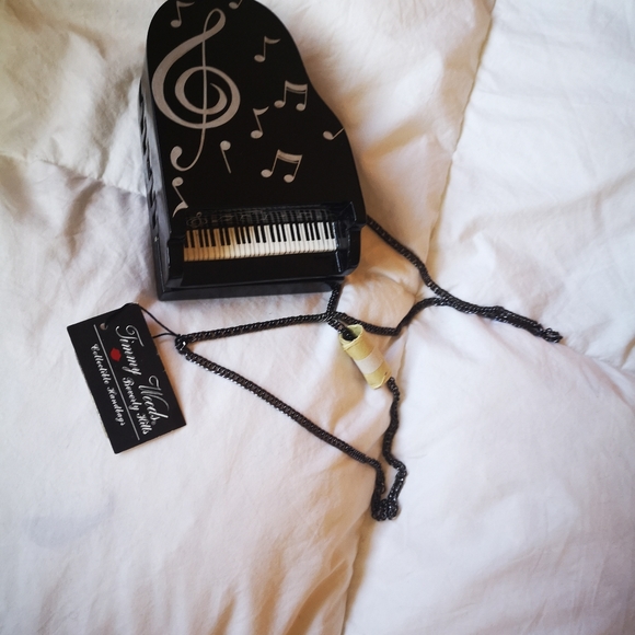 Collectible Bag - Picture 1 of 14